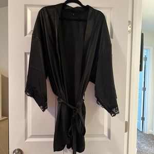 Torrid 3xl Silk robe